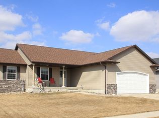 456 Creek Side Dr, Fairfax, IA 52228