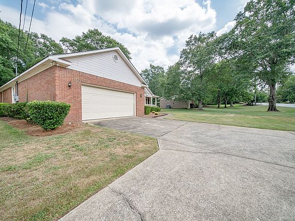 4th image of 2208 Dobbs Dr