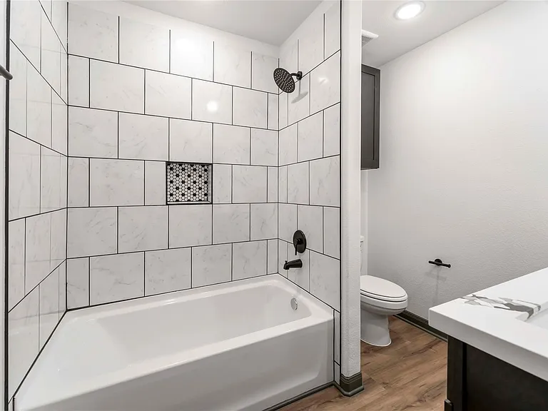 7987 Chateau St #D — Photo 29