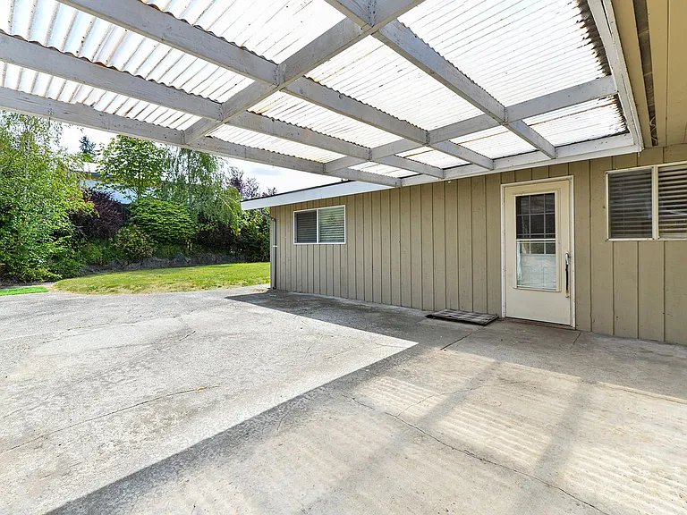 1516 Jones Ave NE — Photo 18