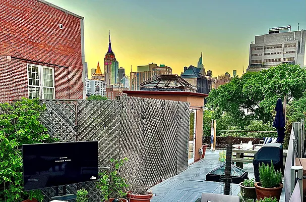 Rented by Nomad Property Group, LLC | media 9