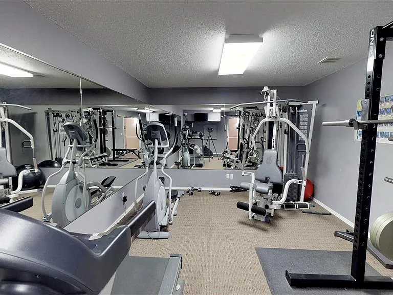 Sierra Vista Apartments — Photo 16