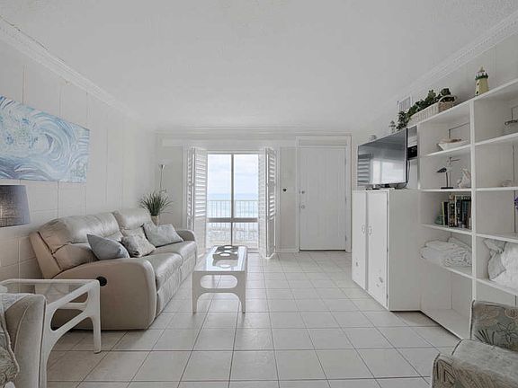 5th image of 667 Nautilus Ct Unit 305