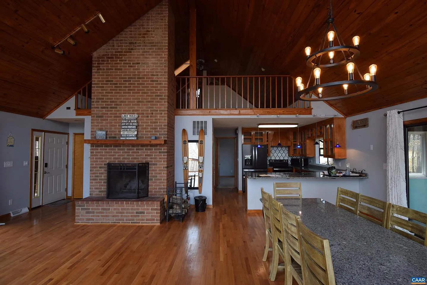 3 bed, 2.0 bath, 1601 sqft, $2,300 — Photo 4