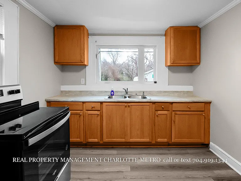 307 Leonard Ave — Photo 24