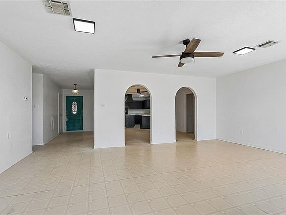 3rd image of 102 Pleasant Valley Dr