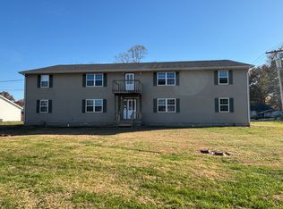 300 E 12th St #6, Flora, IL 62839