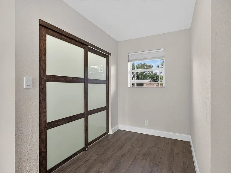 1240 SW 3rd Ter — Photo 23