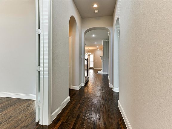3rd image of 510 Evergreen Dr