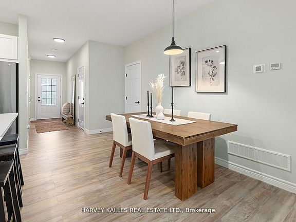 4th image of 16 Dayton Ct