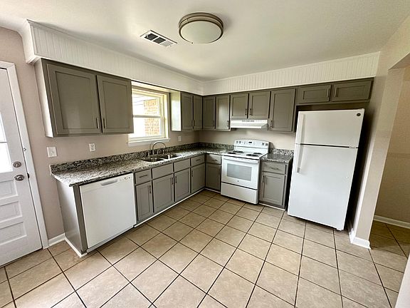 4th image of 702 Candler Ave