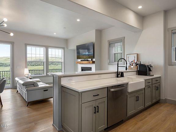 5th image of 215 EAGLE RIDGE Circle