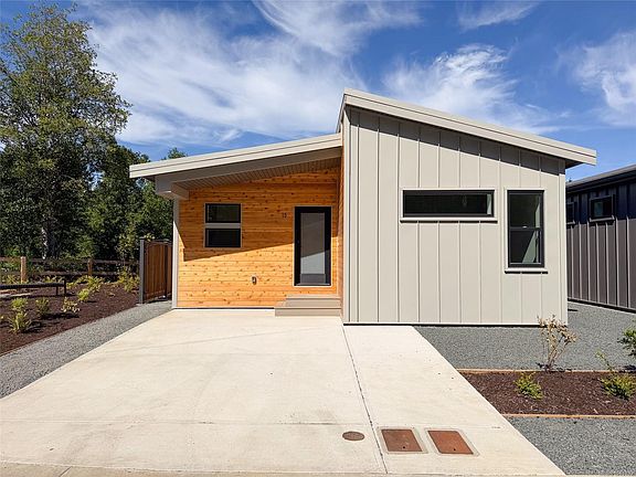 3rd image of 3025 Royston Rd #15