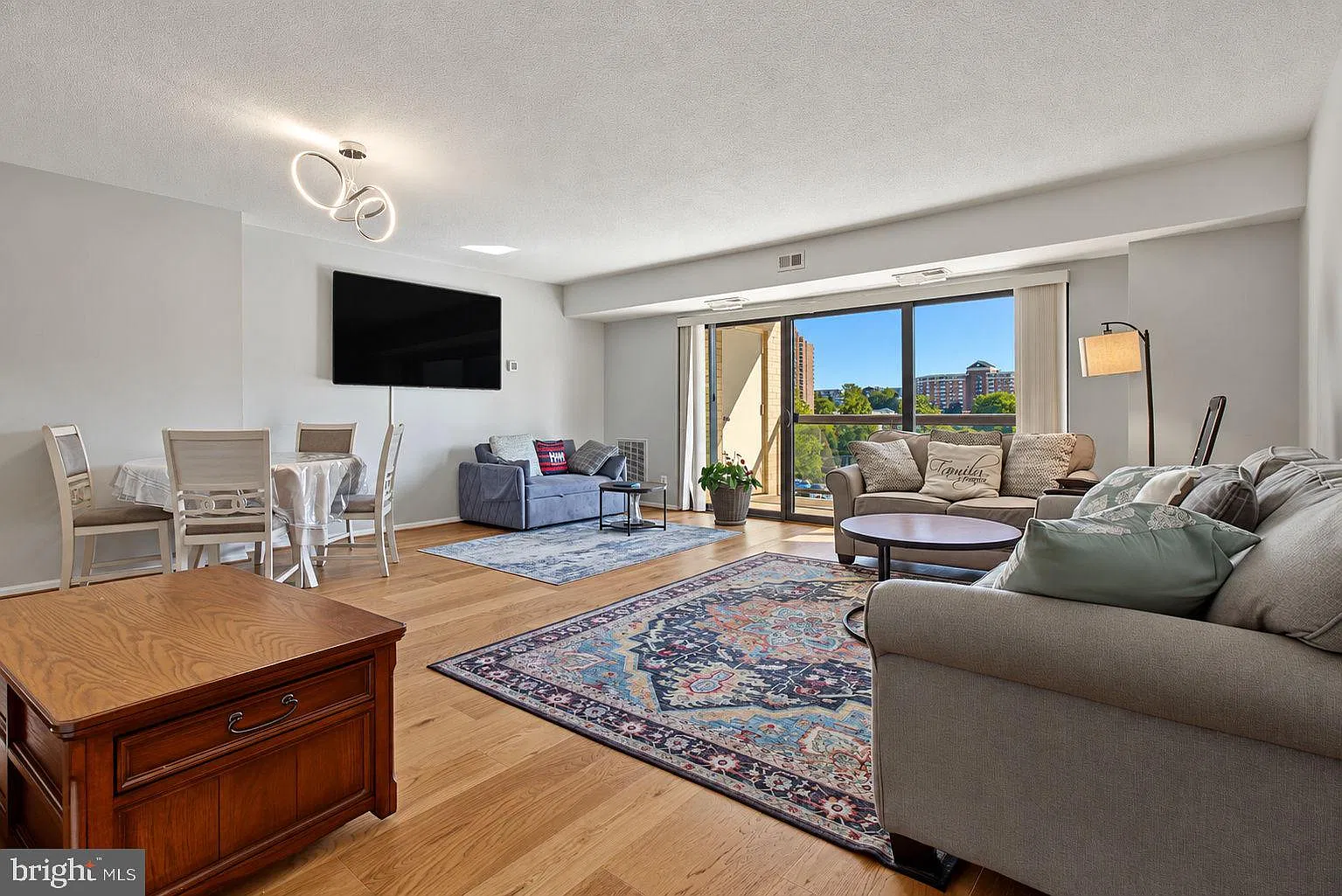1 bed, 1.0 bath, 881 sqft, $2,195 — Photo 4