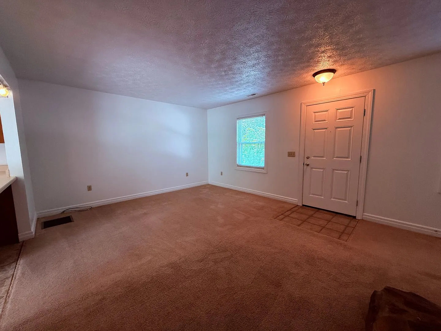 3 Bedroom, 2.5 Bath Townhouse — Photo 3