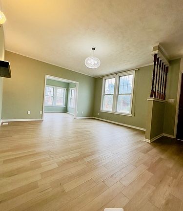 2nd image of 2643 Linden Ave