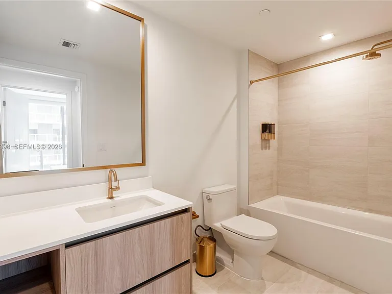 77 SE 5th St #1910 — Photo 8