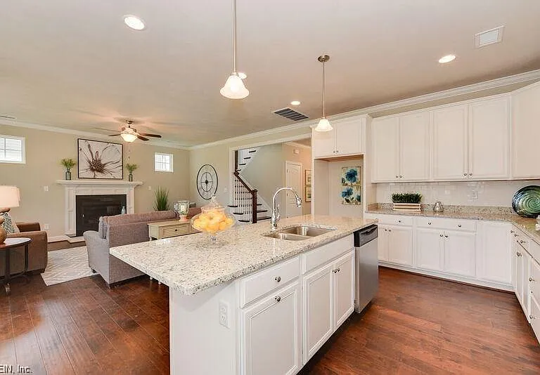 1005 Beachstone Quay — Photo 9