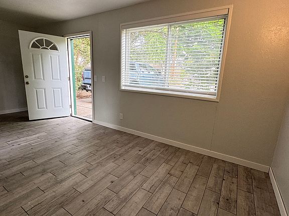 2nd image of 3205 W Taft St #3205