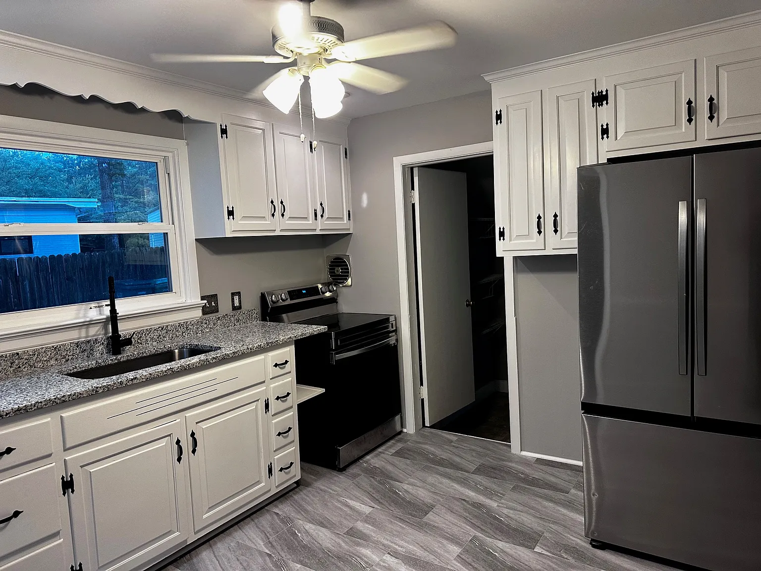 3 bed, 1306 sqft, $2,100 — Photo 3