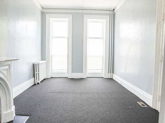 4th image of 1033 W Lanvale St #1
