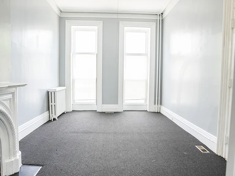 1033 W Lanvale St #1 — Photo 4