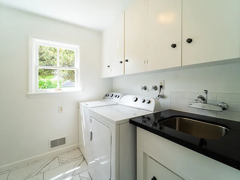 Brentwood House — Photo 21
