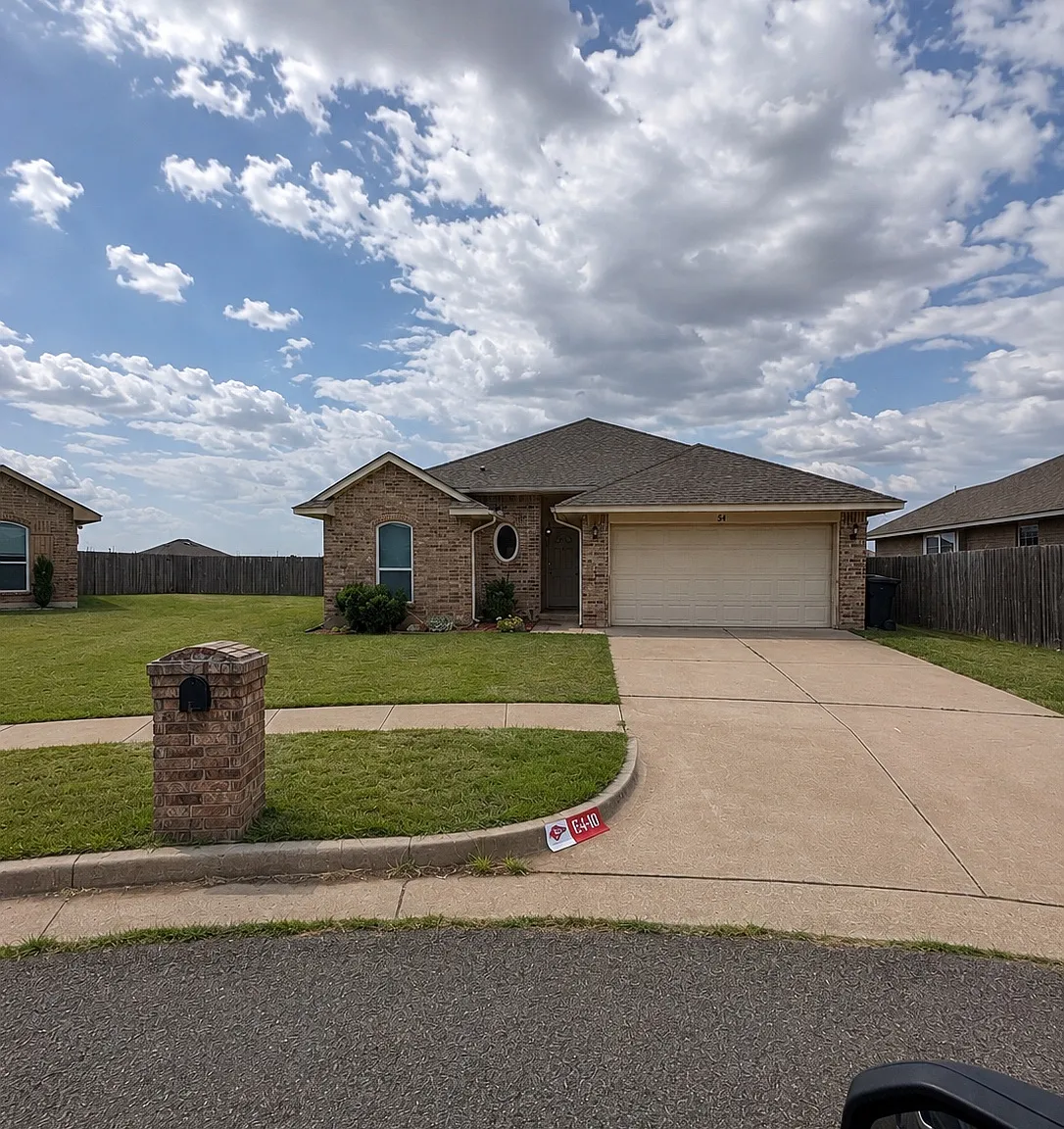 3 bed, 1458 sqft, $1,900 — Photo 2