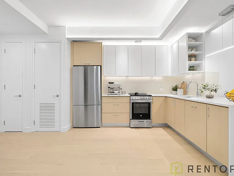 555 W 45th St #6B — Photo 6