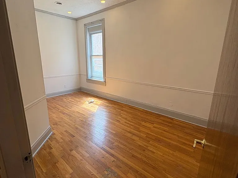 110 W Summit Hill Dr — Photo 11