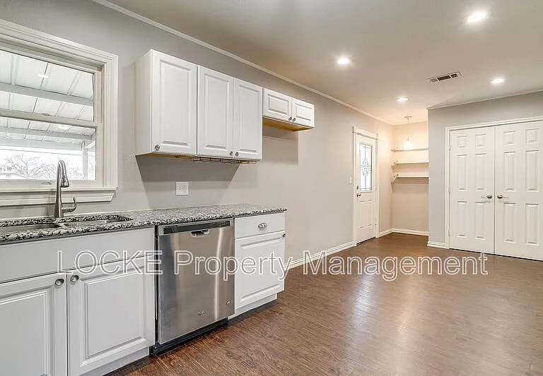 3024 8th Ave — Photo 16