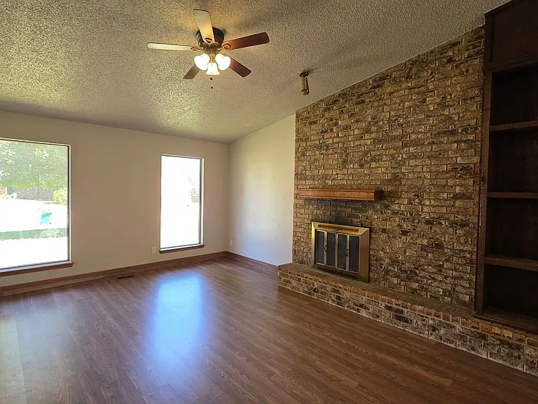 11812 Larkdale Dr — Photo 17