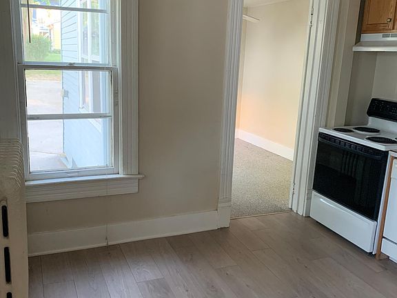 4th image of 513 McCall St #1