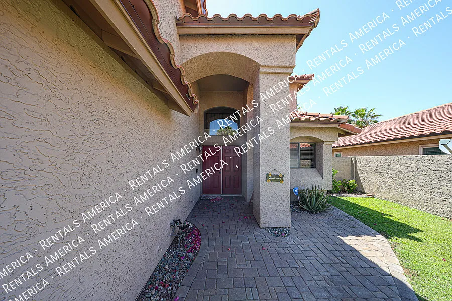 Beautifully Remodeled Scottsdale Home with Private Backyard — Photo 4