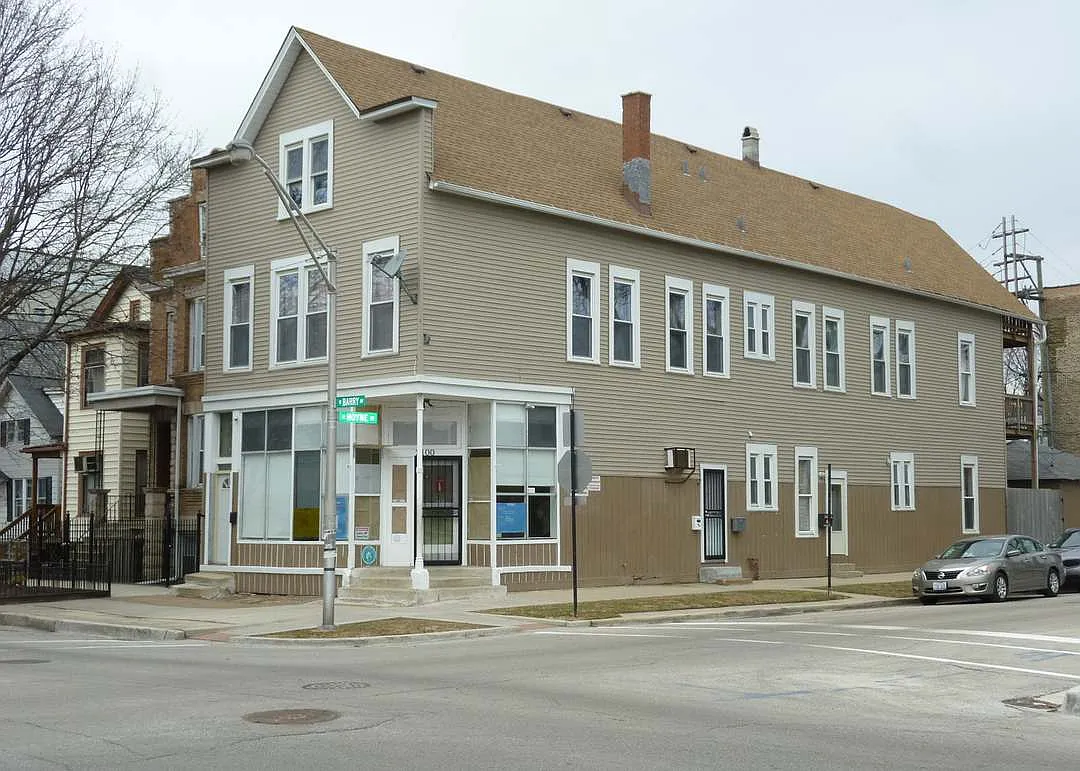 Building Photo - 2100 W Barry Ave #2R