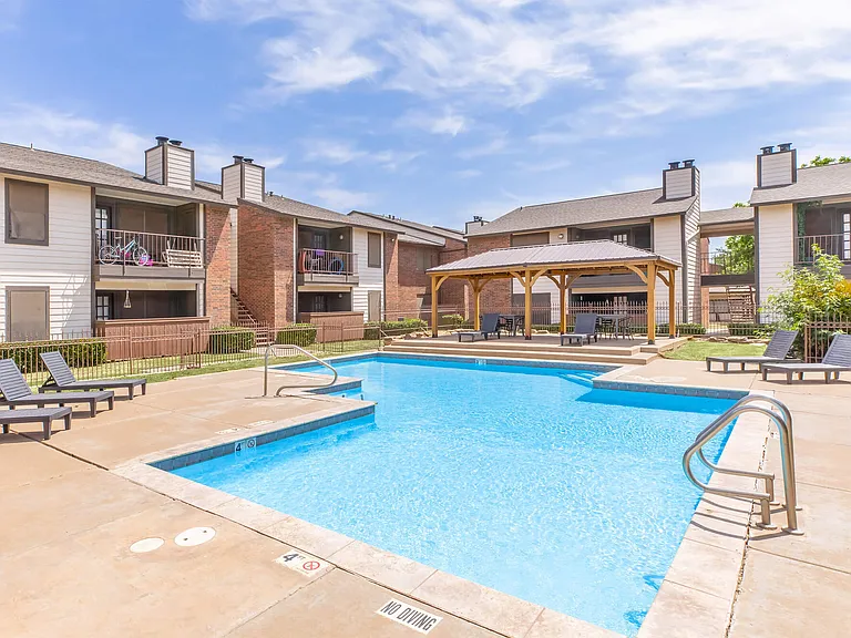 Woodcrest Apartments — Photo 7
