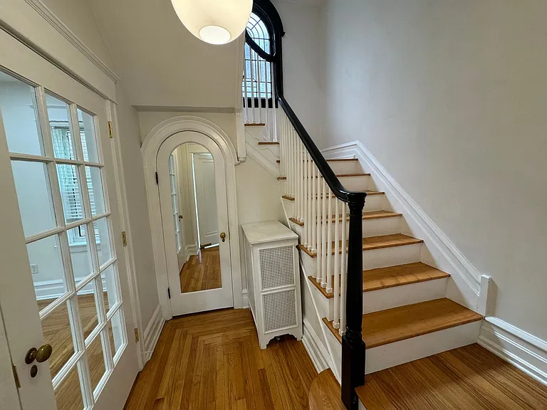 2201 W Gordon St — Photo 28