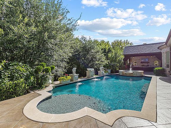 3rd image of 505 Park Lake Dr