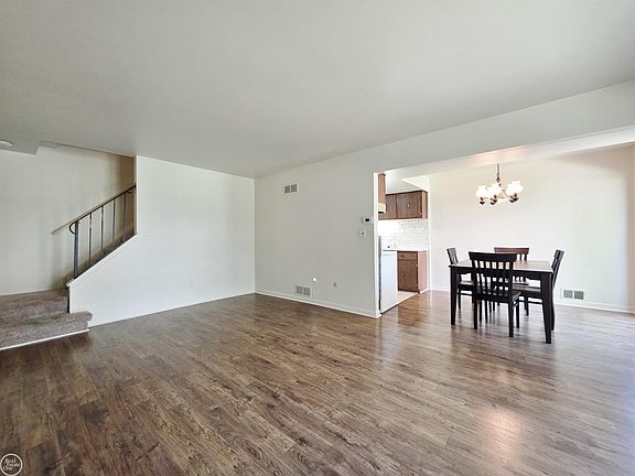 4th image of 34299 Garfield Cir