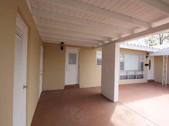 3rd image of 602 W Campus Cir
