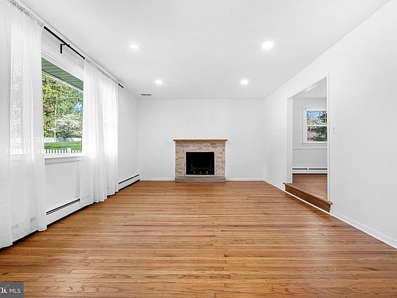 3rd image of 1390 Paxon Pl