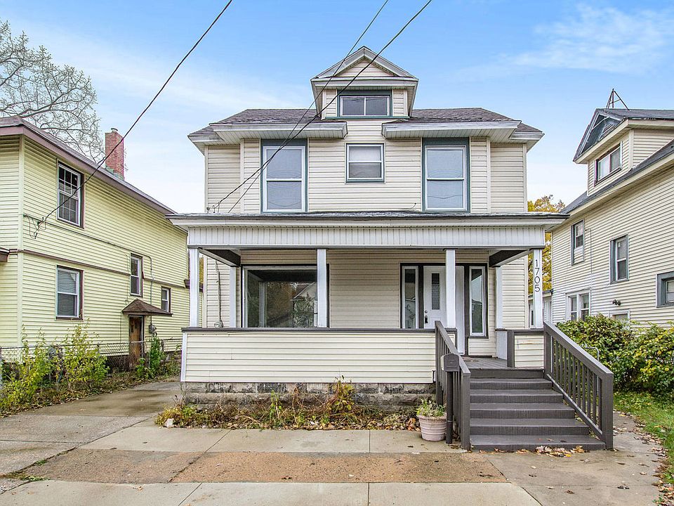 1st image of 1705 Buchanan Ave SW