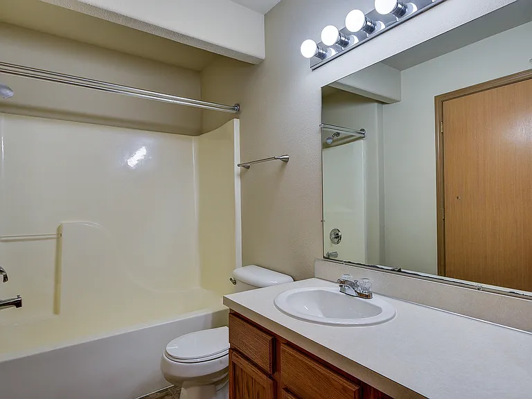 M0833 Arbor Terrace Condo's — Photo 7