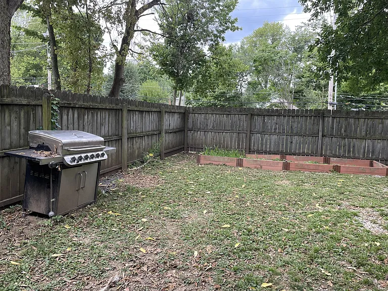 6140 N College Ave — Photo 28