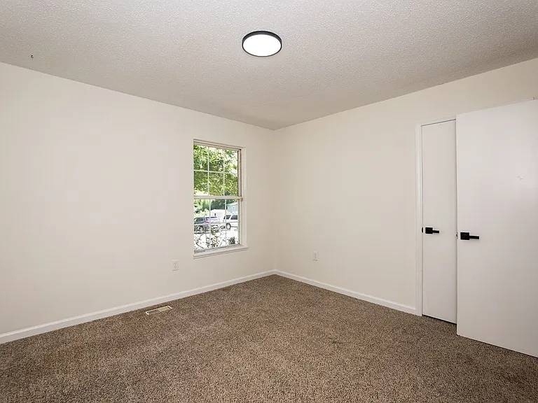 830 Oxford Ln — Photo 20
