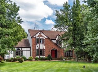 2 Elmwood Ln, Washington, NJ 07882