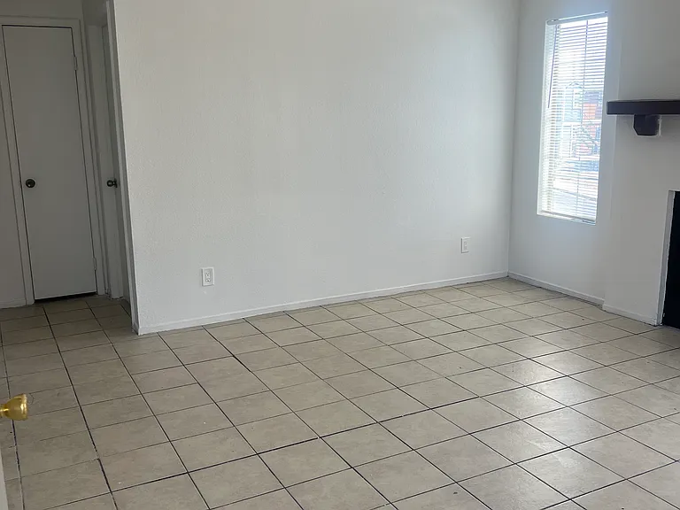 916 Snug Harbor St #1 — Photo 2