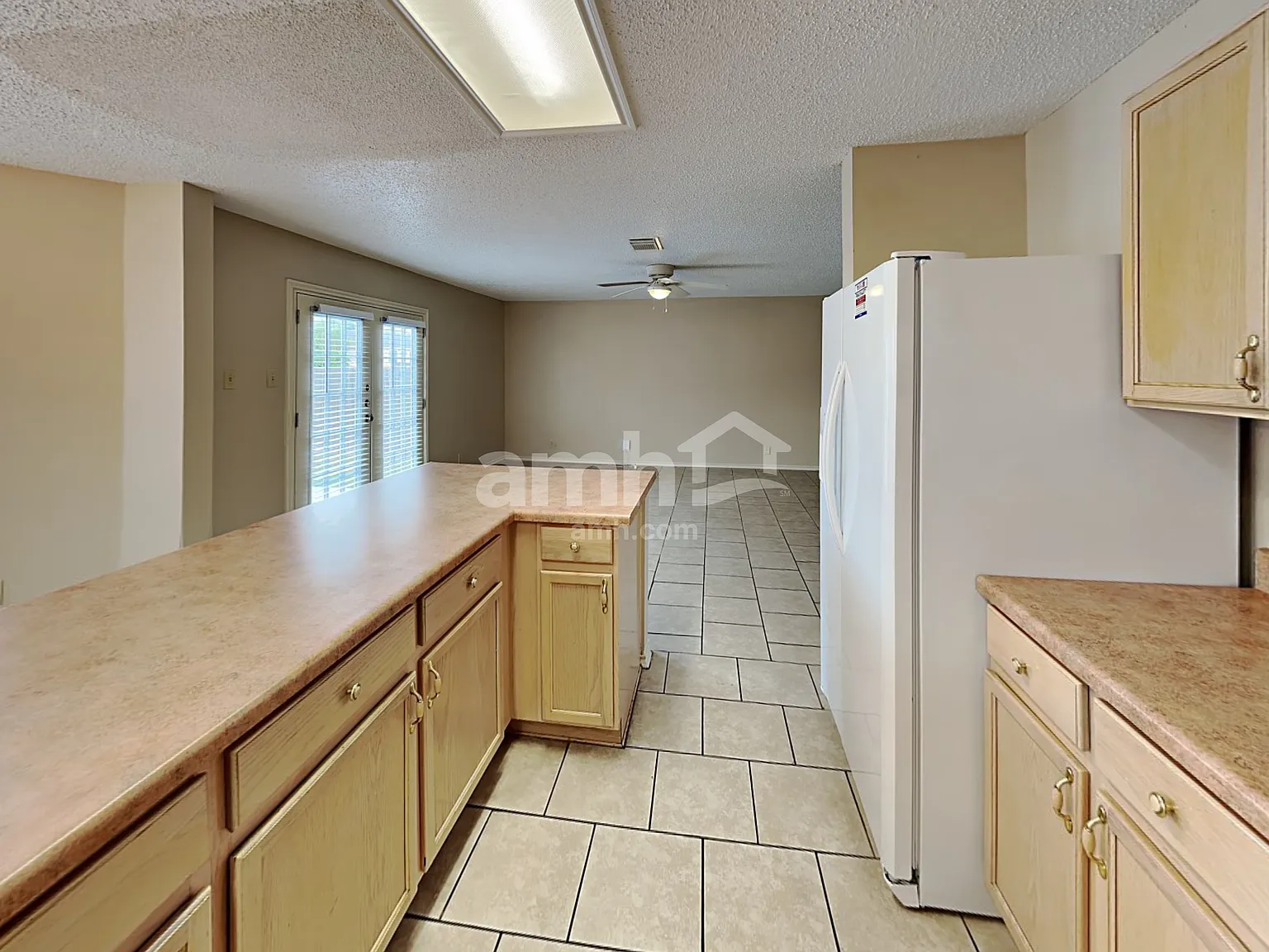 4 bed, 2.5 bath, 2576 sqft, $2,225 — Photo 4