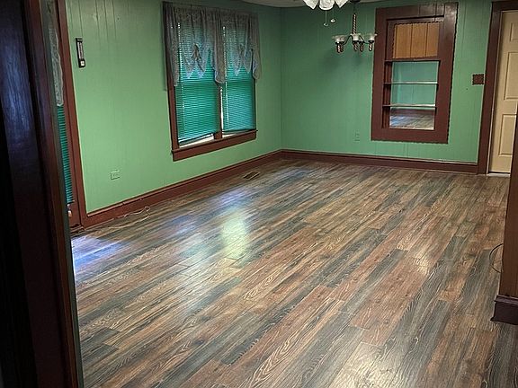 3rd image of 110 Dove St