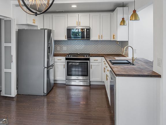 2nd image of 104 Halcyondale Rd